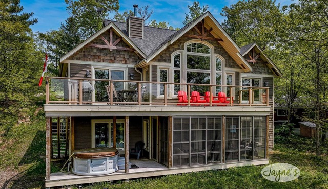 Beautiful 4 bed 3 bath cottage on Loon Lake! Hot Tub! SW Exposure!