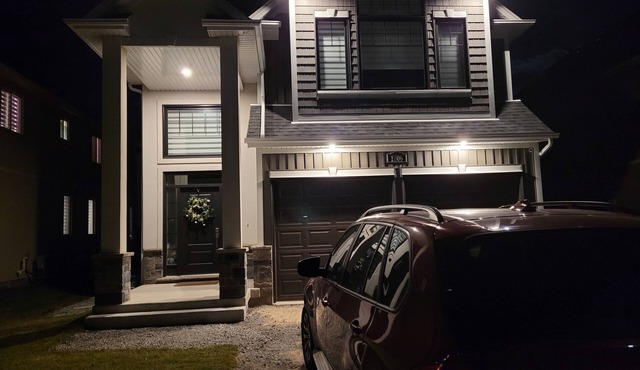 Beautiful 4 bedroom luxury home located in Thorold
