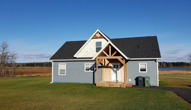 Beautiful 5 Bedroom house/cottage with waterview.