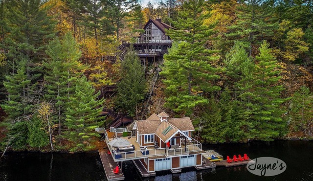 Beautiful 5bed, 4bath Rosseau Lake cottage in private bay with home theatre!