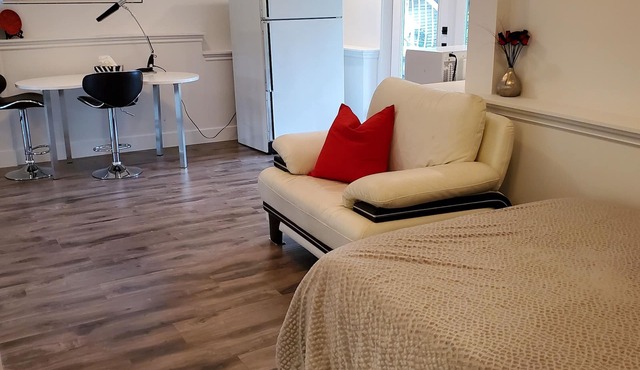 Beautiful and peaceful suite , very close to beach.