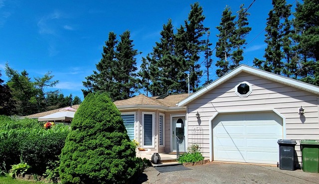 Beautiful and spacious "home away from home" for amazing summer fun & relaxation