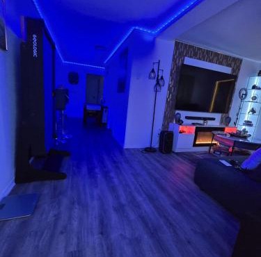 Beautiful Apartment with Board Games and massage Chair to Close to Downtown