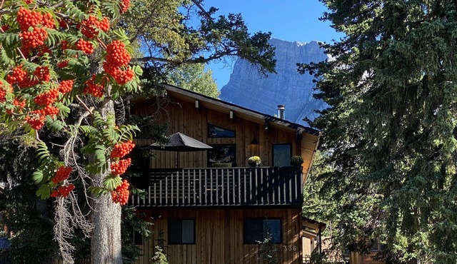 Beautiful Chalet with Unbeatable Location in Banff