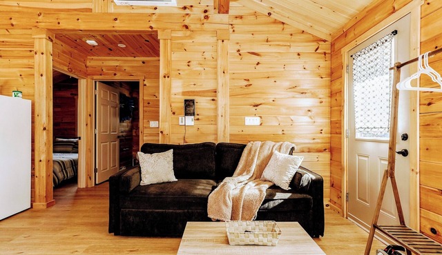 Beautiful Cottage w/Firepit Bbq,close to lakes,vineyards,zipline & Ski Martock