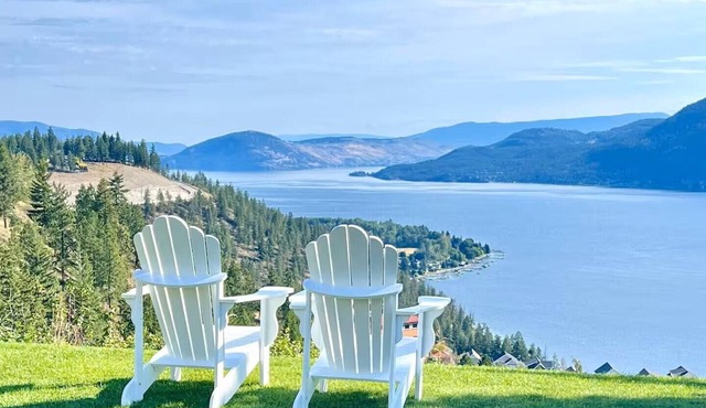 Beautiful Cottage with Pristine Lake View!