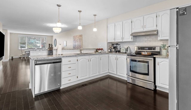 Beautiful & Cozy DT Home With PingPong Table