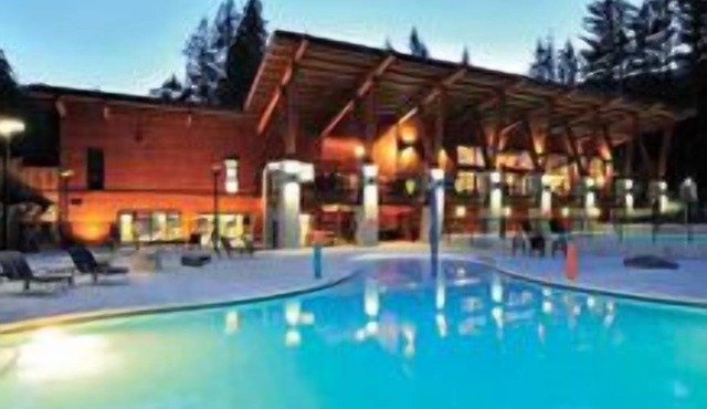 Beautiful Cultus Cabin 2 minutes from lake - sleeps 8!