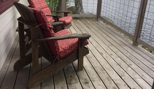 Beautiful Family Summer Cottage on quiet lake with large open area
