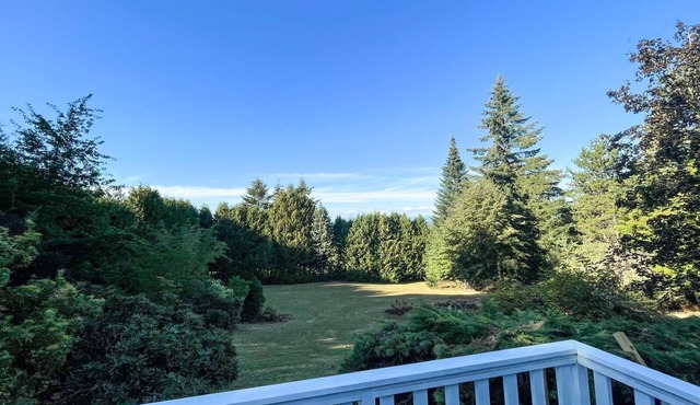 Beautiful farm house with a ton of space and a Sauna . Family friendly