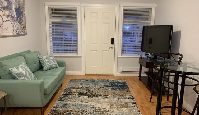 Beautiful ground-level 1-bdrm suite in quiet neighborhood on cul-de-sac
