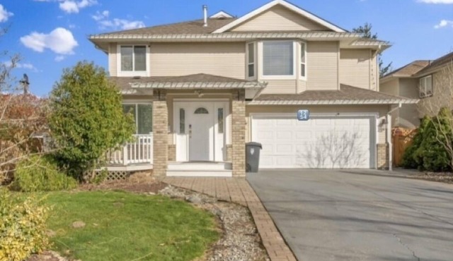 Beautiful Home in Langley with Huge Patio