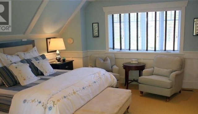 Beautiful Lake Front Cottage on Lake of Bays