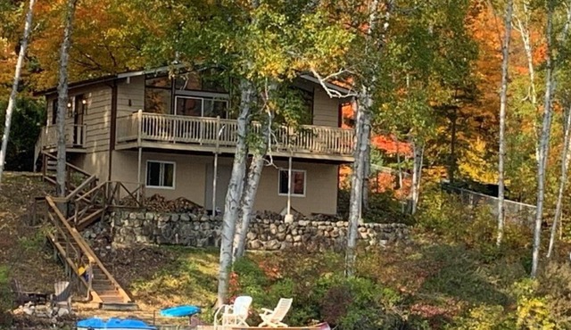 Beautiful lake front chalet 10 minutes from Mont Tremblant