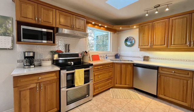 Beautiful large home on the ocean - stunning views great beach