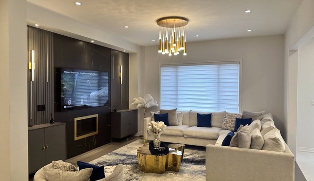 Beautiful luxury home in Aurora Ontario. In a great and quiet neighborhood