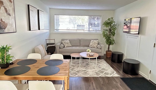Beautiful Modern Two Bedroom Apartment