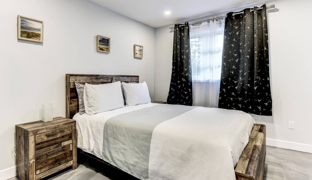 Beautiful Newly Renovated 2 Bedroom - Anjou