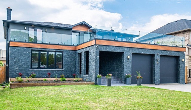 Beautiful Oasis In the city with Heated Pool