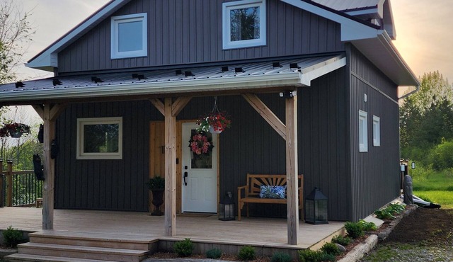 Beautiful Quiet Country Home. Close to Beaches and DT Meaford!