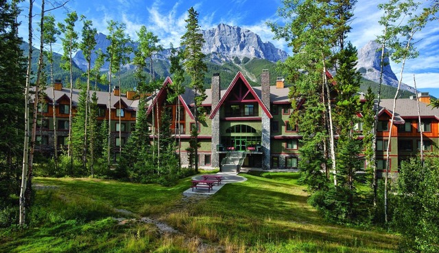 Beautiful resort in the heart of it all!