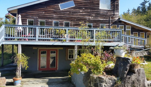 Beautiful Spacious West Coast Bamfield Cabin with Ocean Views