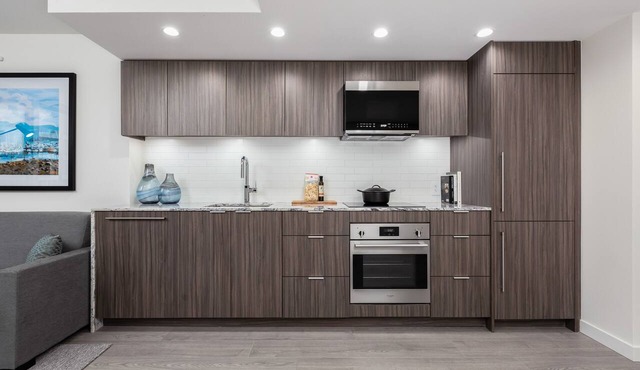 Beautifully Furnished, One Bedroom Apartment in Trendy Beach District