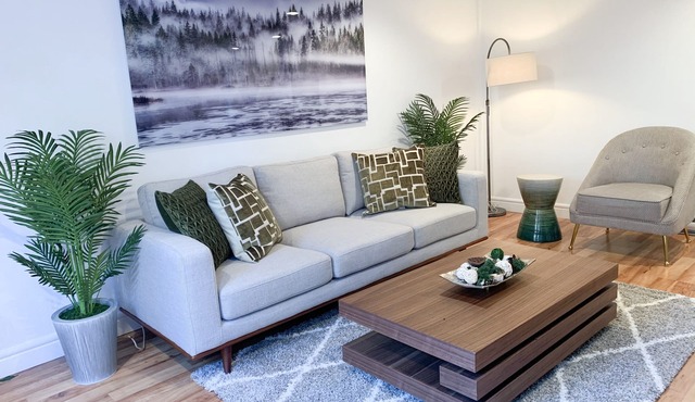 Beautifully furnished 2 bed suite in great location