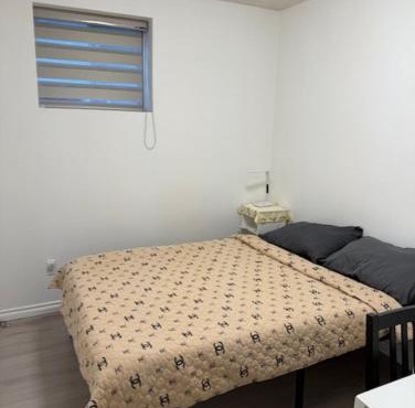 Best Deal - Near Airport and Downtown - Close to Dinning & Shopping & Transportation - Friendly and Secure Location - Book ASAP