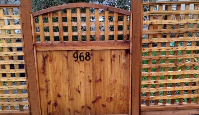 Best Little House in West Bay, Monthly Stays 40% discount