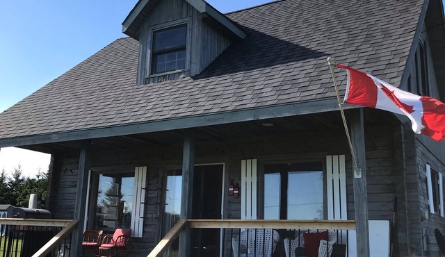 Best of all worlds - bright log cabin just a short walk to beautiful PEI beach