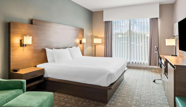 Best Western Plus Pitt Meadows Inn & Suites