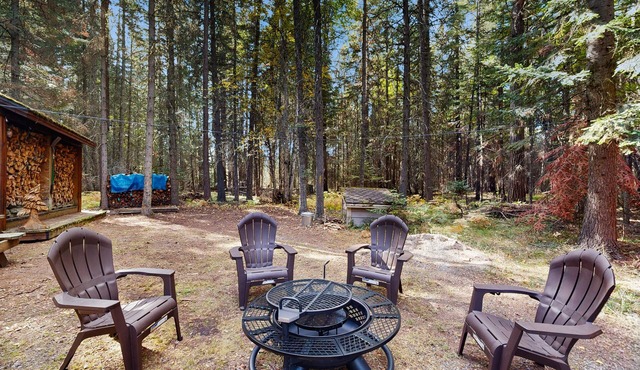 Big Fork rustic loft cabin with forest views, WiFi, 5 miles to Flathead Lake