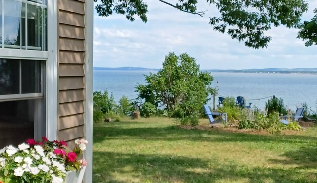Blomidon Rose Fan Cottage by the Water