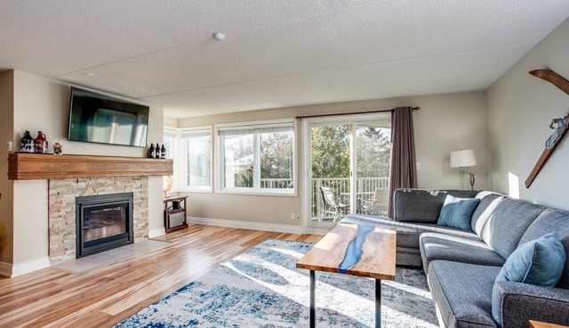 Blue Mountain Ski in/Ski Out Chalet Condo