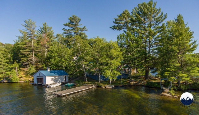 Blue Point cottage on Little Go Home Bay