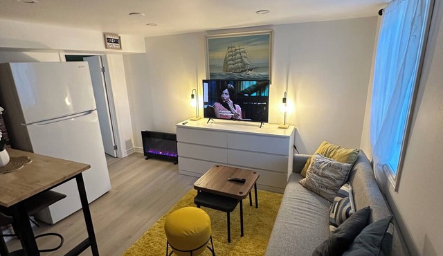 Bluffs suite retreat - beautiful cliffcrest leafy suburb moments from the beach!