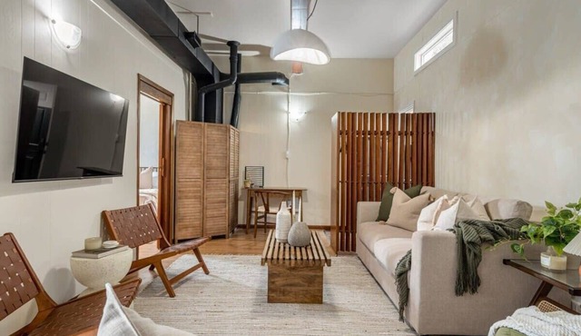 Bourbon Retro Getaway Sleeps 4 & Full Kitchen!