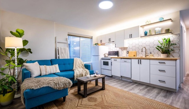 Brand New 1 Bedroom Suite In Family Friendly Neighbourhood