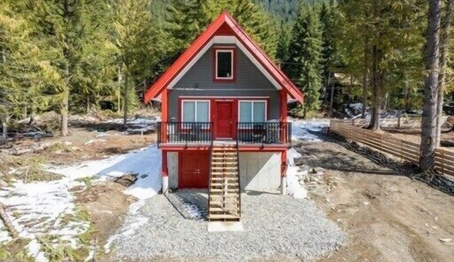 Brand New 3bedroom cabin w/views &indoor fireplace