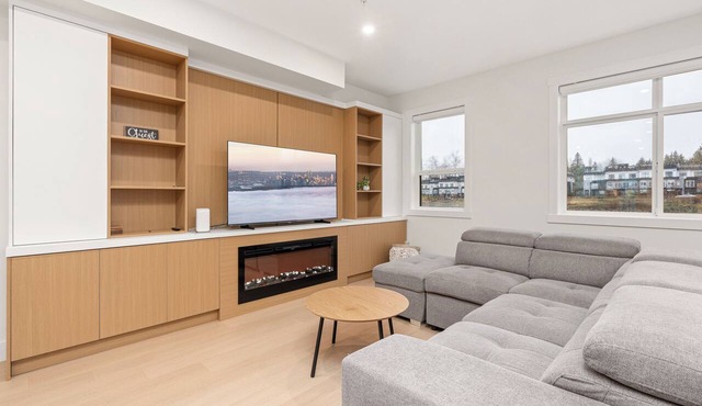 Brand New 3BR Townhome - Roof Top Patio Garage