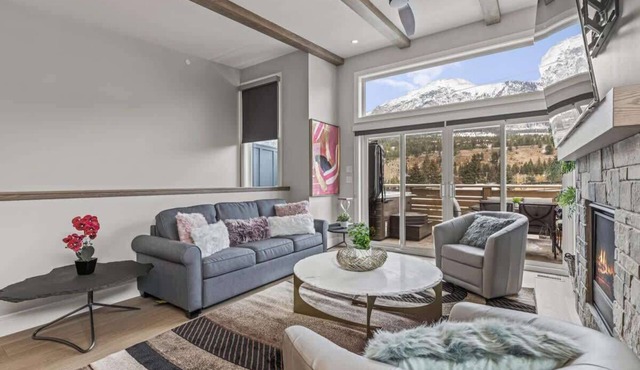 BRAND NEW|Hofburg by SSR|TopView|Luxury|PRIVATE HOT TUB|4BR plus Den (BL# RES-11683)