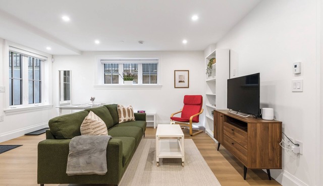 Brand-New Luxury 2BR Dunbar Suite | Sleep 4 | Near UBC, Parks, Beaches & Shops