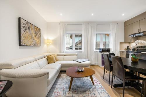 Brand-new Luxury Dunbar 3BR Home - Sleeps 6 - Near UBC, Parks, Beaches & Shops