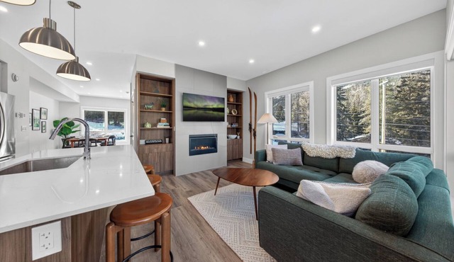 Brand-New Slopeside Corner Townhome Across from Bunny Hill w/Private Hot Tub