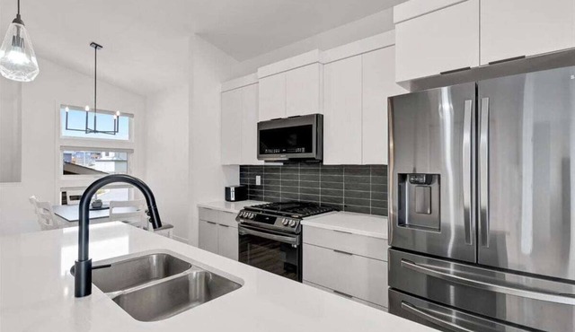 Brand new Stunning Airbnb 3 bed with garage.