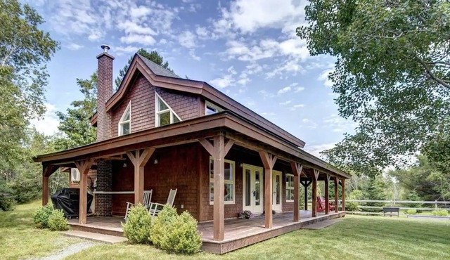 Breathtaking Nature Chalet 15 minutes from Halifax