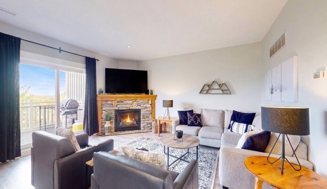 Bright 3BDR Condo Near Blue | Dog Friendly
