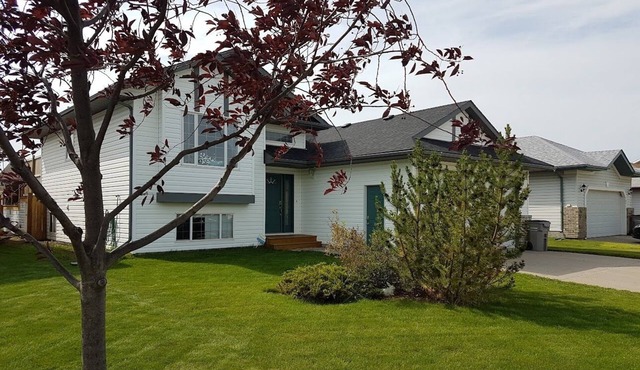 Bright 5 Bedroom Home- The Royal Oaks Lodge