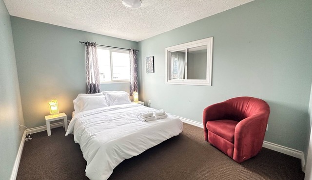 Bright Condo In Downtown Maple Ridge